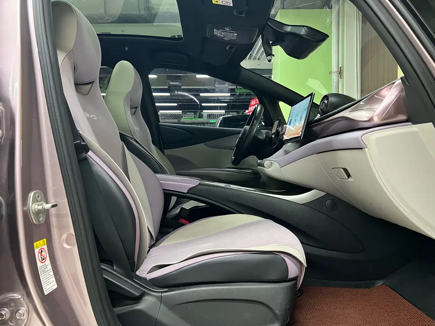 BYD Dolphin 2021 401km Knight Edition фото 11