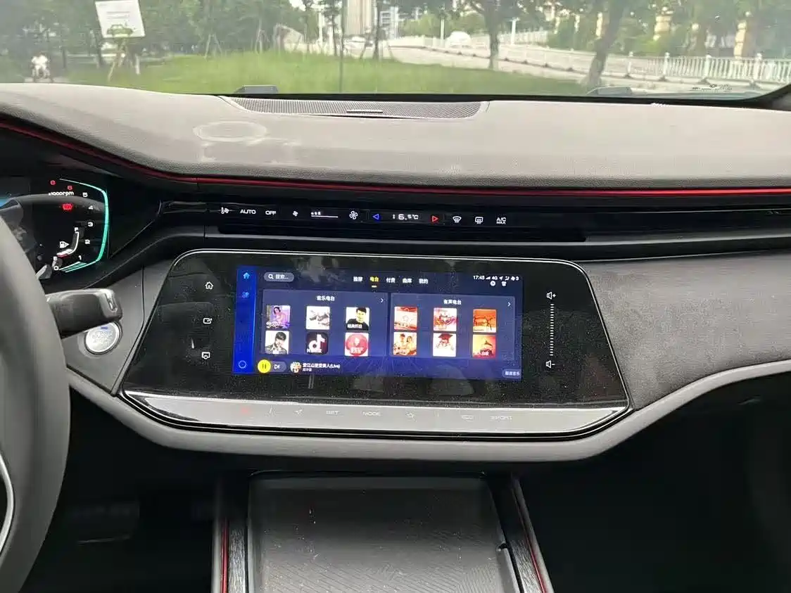 DONGFENG YI HYUN MAX