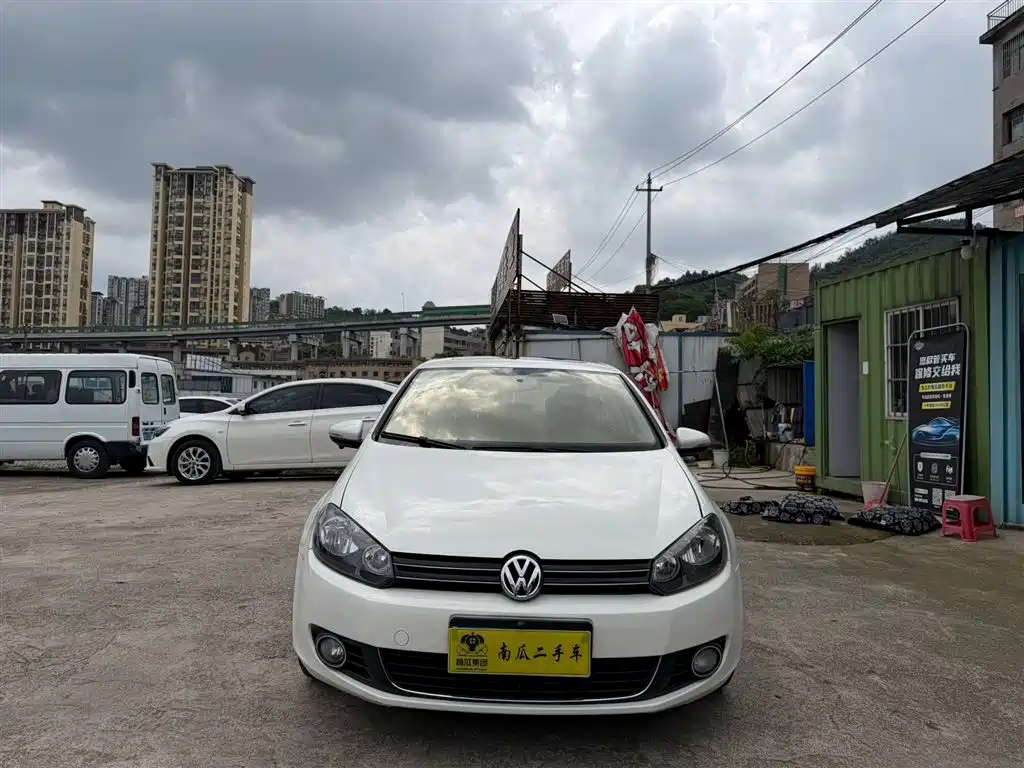 Volkswagen Golf 2012 1.6 Automatic Luxury Edition фото 2