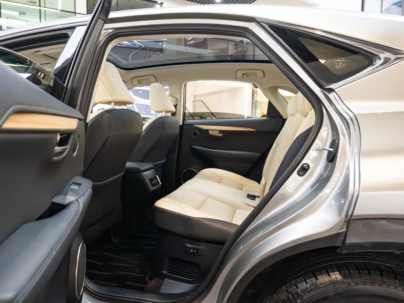 Lexus NX 2015 2015 300h AWD Edge Edition