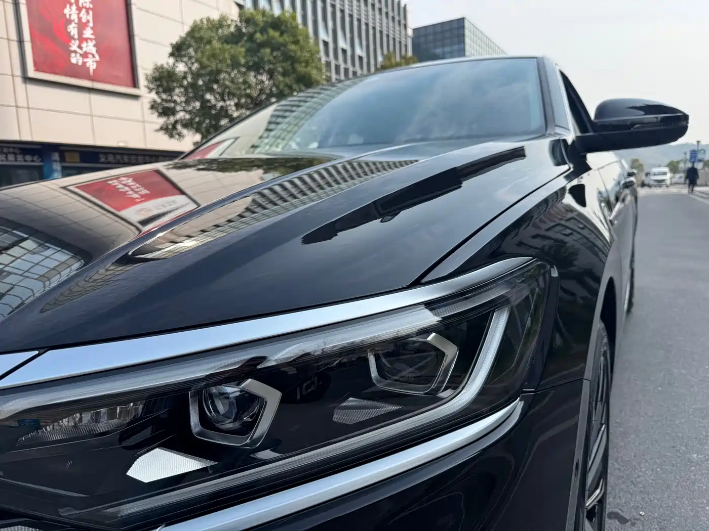 Volkswagen Passat 2025 Outstanding 380TSI Dragon Glory Edition фото 2