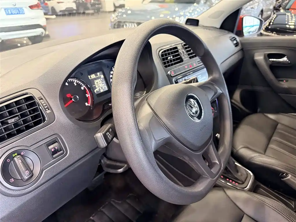 Фото 21 - Volkswagen Polo