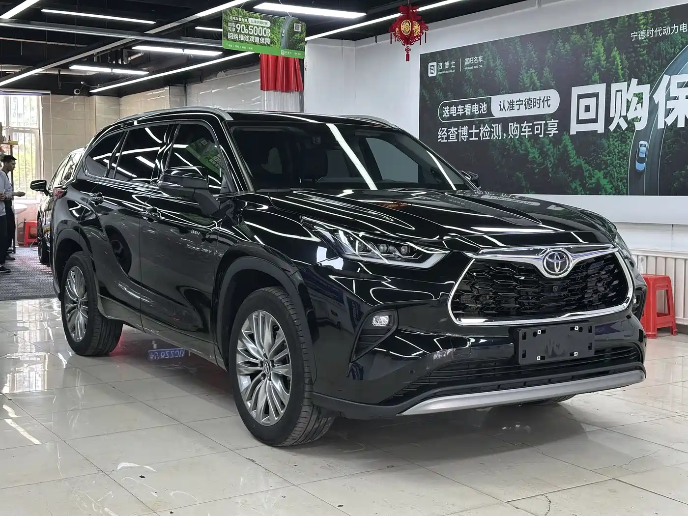 Toyota Highlander 2024 2.5L Smart Hybrid 4WD Ultimate 7-seater фото 2