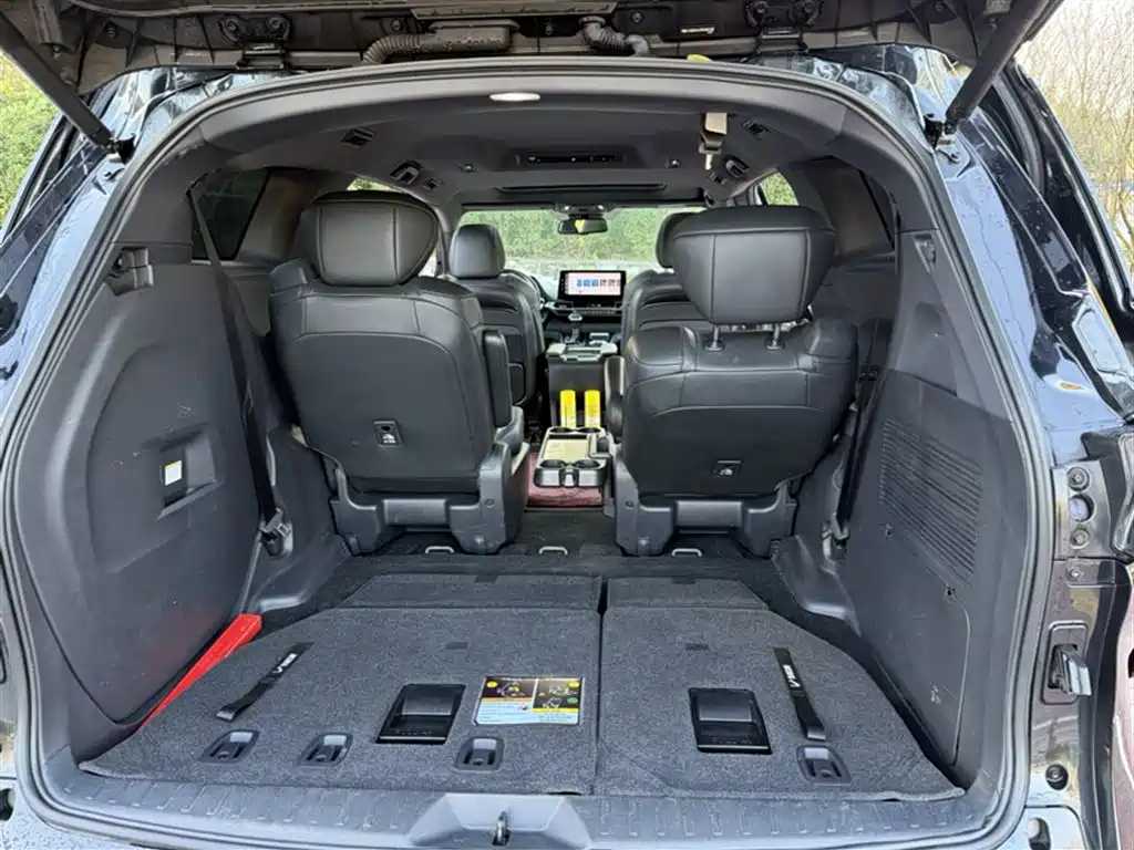 Toyota Sienna 2021 2.5L Hybrid Premium Edition фото 19