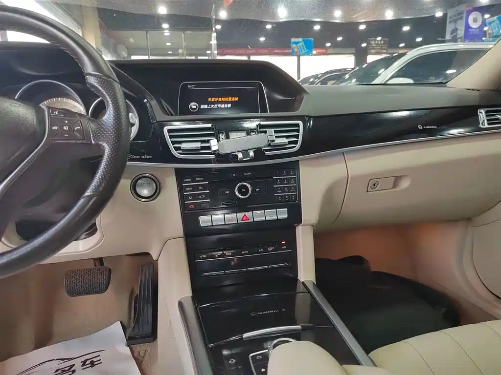 Mercedes-Benz E-Class 2015 E 260 L Sport фото 13
