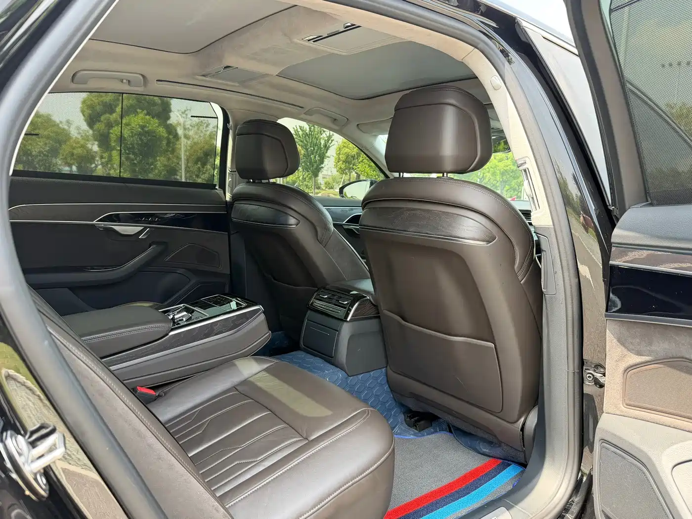 Фото 5 - Audi A8