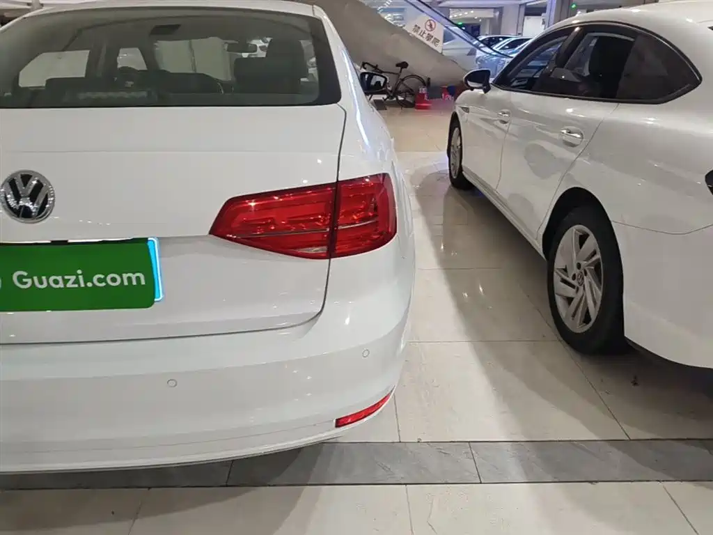 Volkswagen Sagitar 2018 1.6L Automatic Comfort фото 8