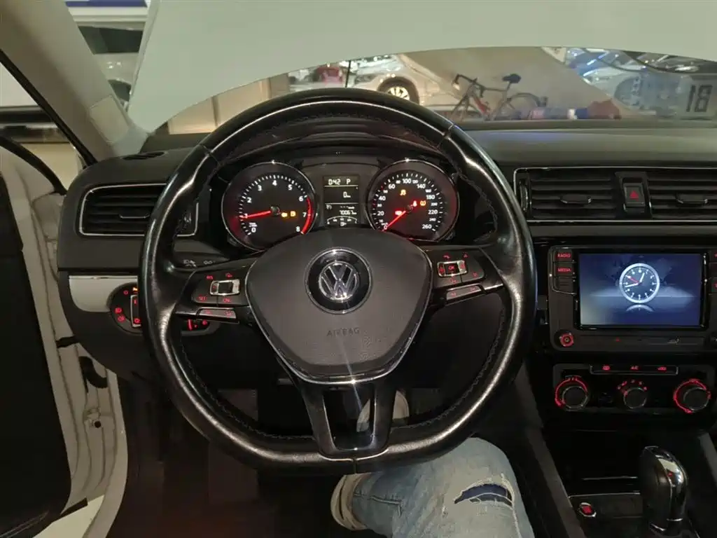 Volkswagen Sagitar 2018 1.6L Automatic Comfort фото 11