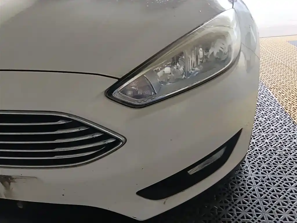 Фото 24 - Ford Focus