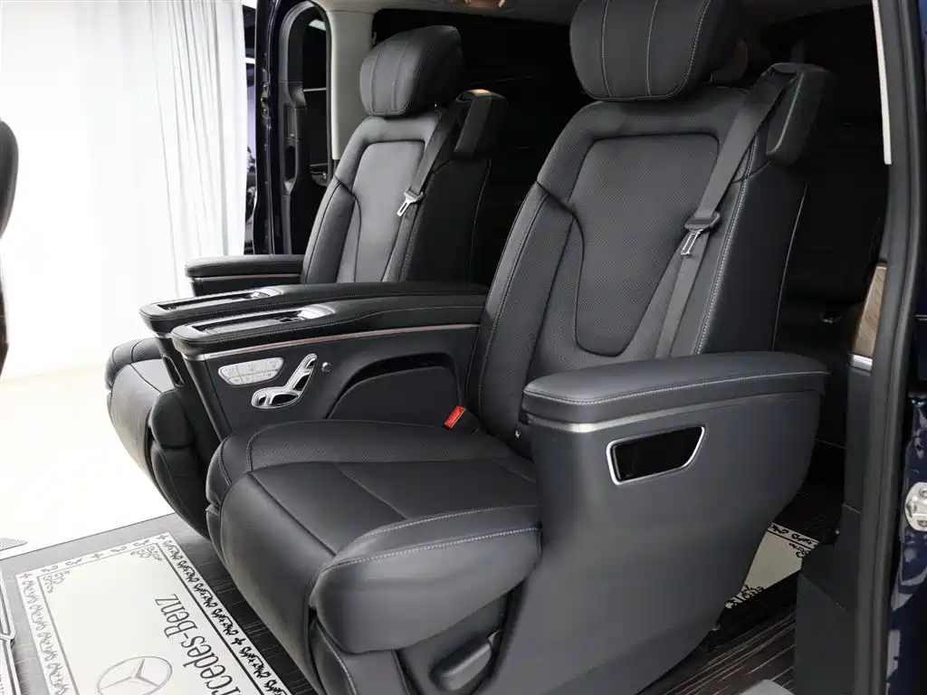 Mercedes-Benz V-Class 2021 V 260 L Long Wheelbase Premium Edition фото 8