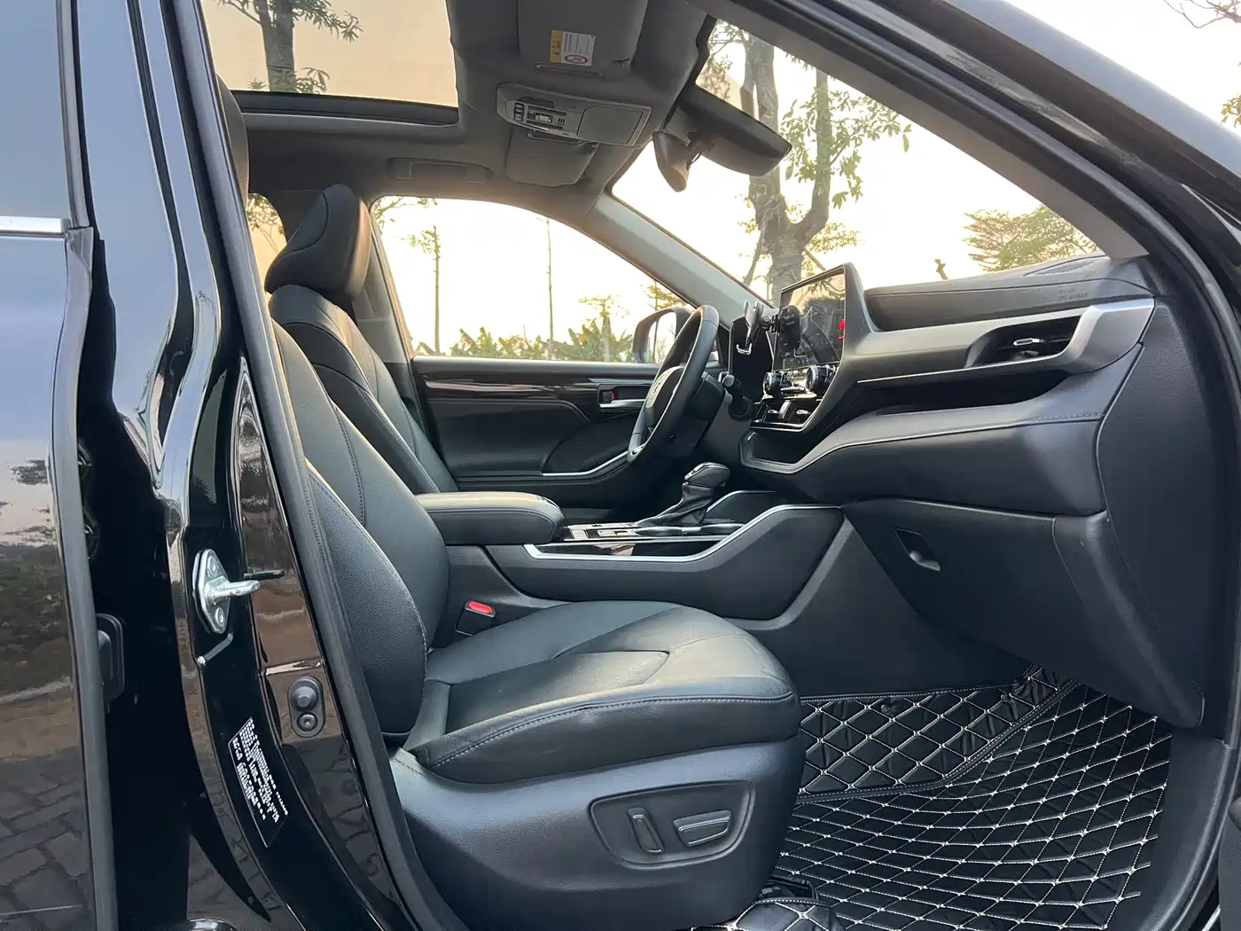 Toyota Highlander 2022 Dual Engine 2.5L 2WD Premium 7-Seater фото 21
