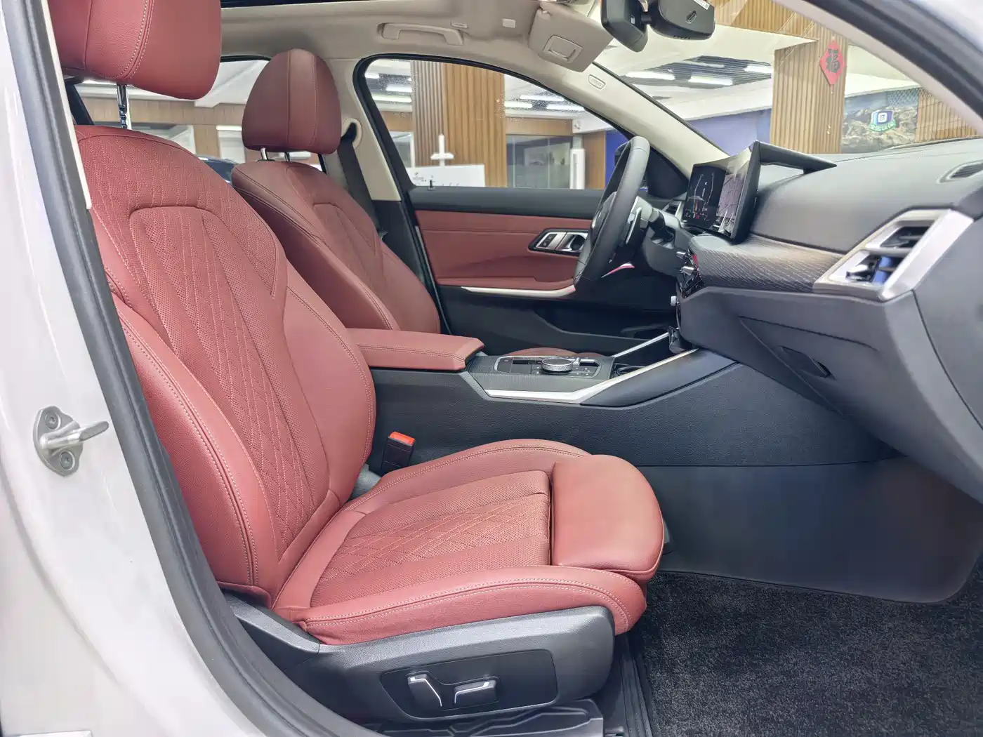 BMW 3 Series 2025 325Li M Sport Package фото 10