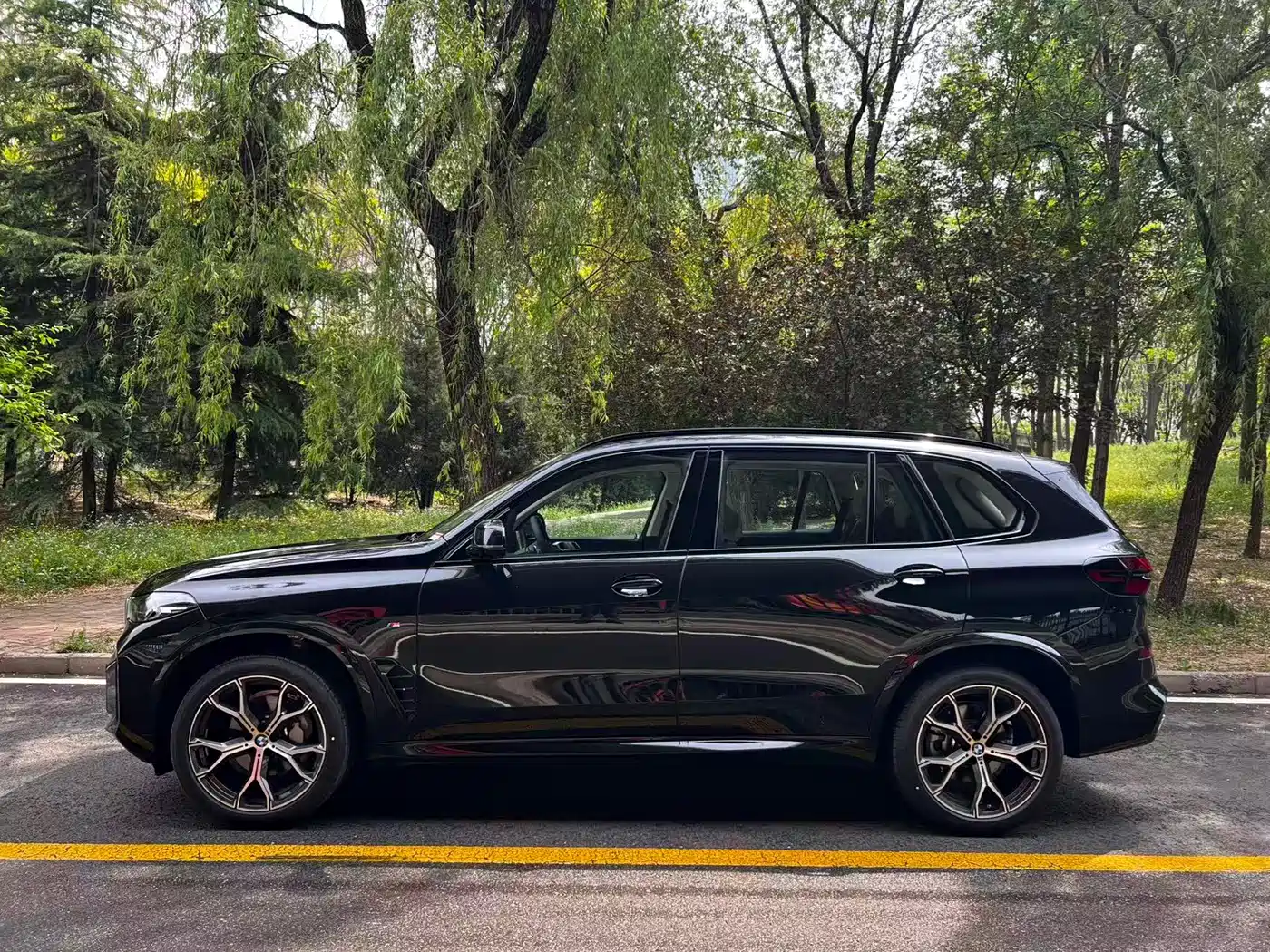 BMW X5 2026 xDrive 30Li Luxury M Sport Night Edition Package фото 5