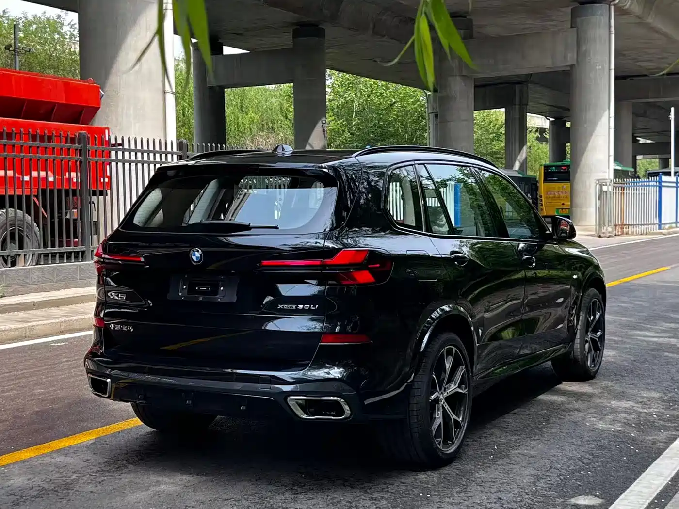 BMW X5 2026 xDrive 30Li Luxury M Sport Night Edition Package фото 8