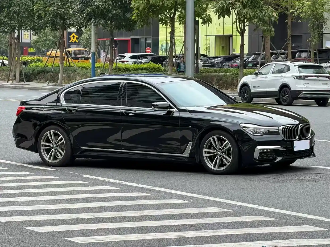 BMW 7 Series 2018 730Li Leading Type M Sport Package фото 3