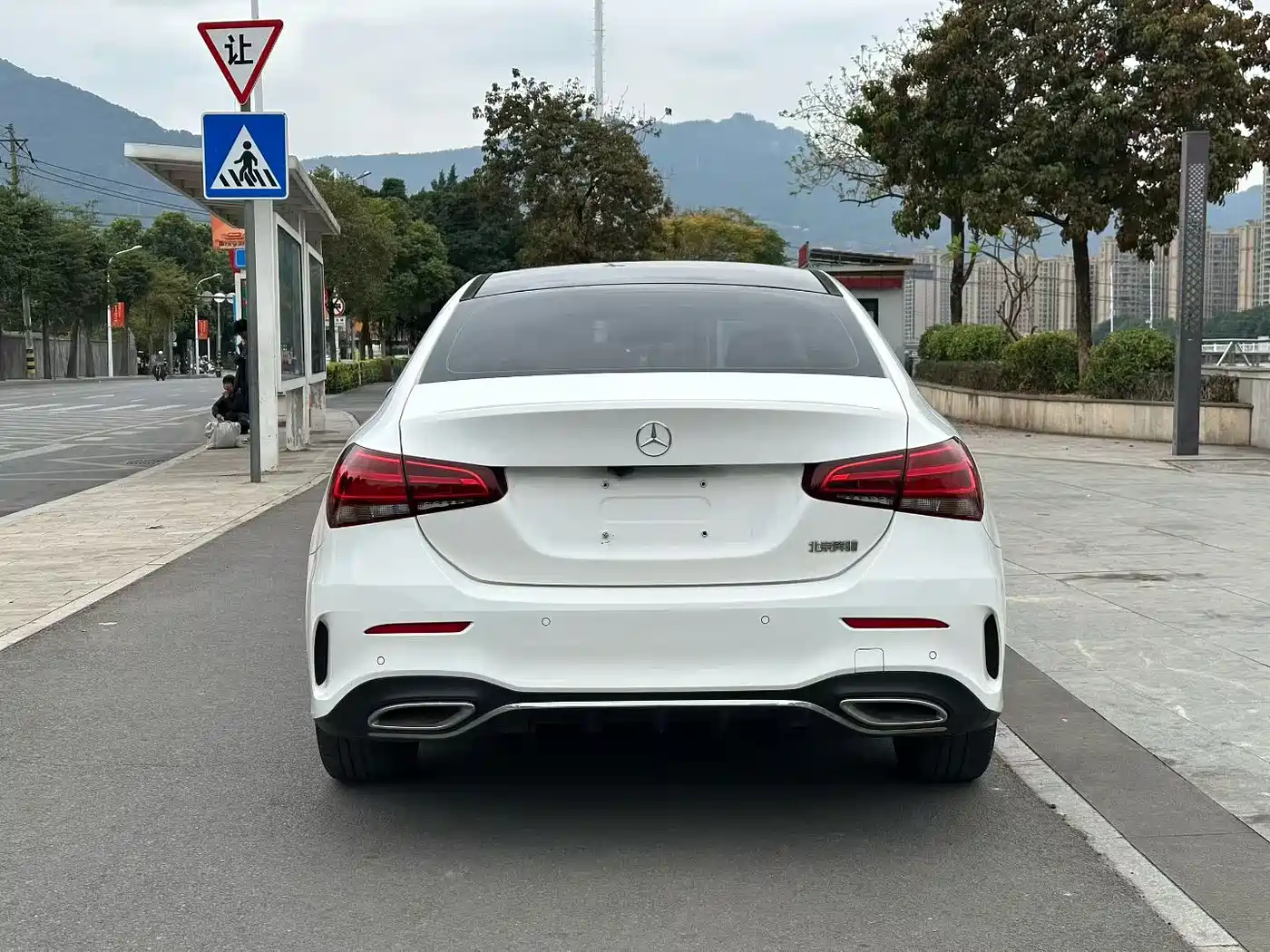Mercedes-Benz A-Class 2019 A 180 L Sport Sedan фото 4