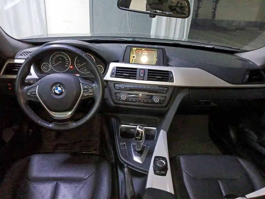BMW 3 Series GT 2013 Model 320i Leading фото 10