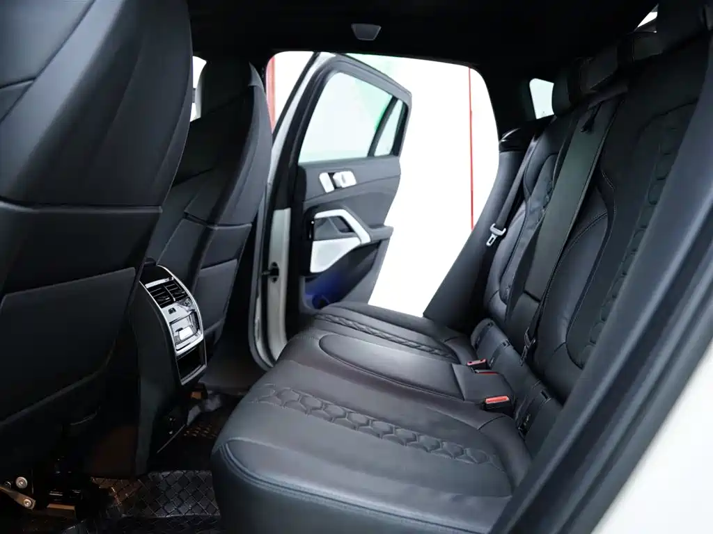 BMW X6 M 2022 X6 M фото 32
