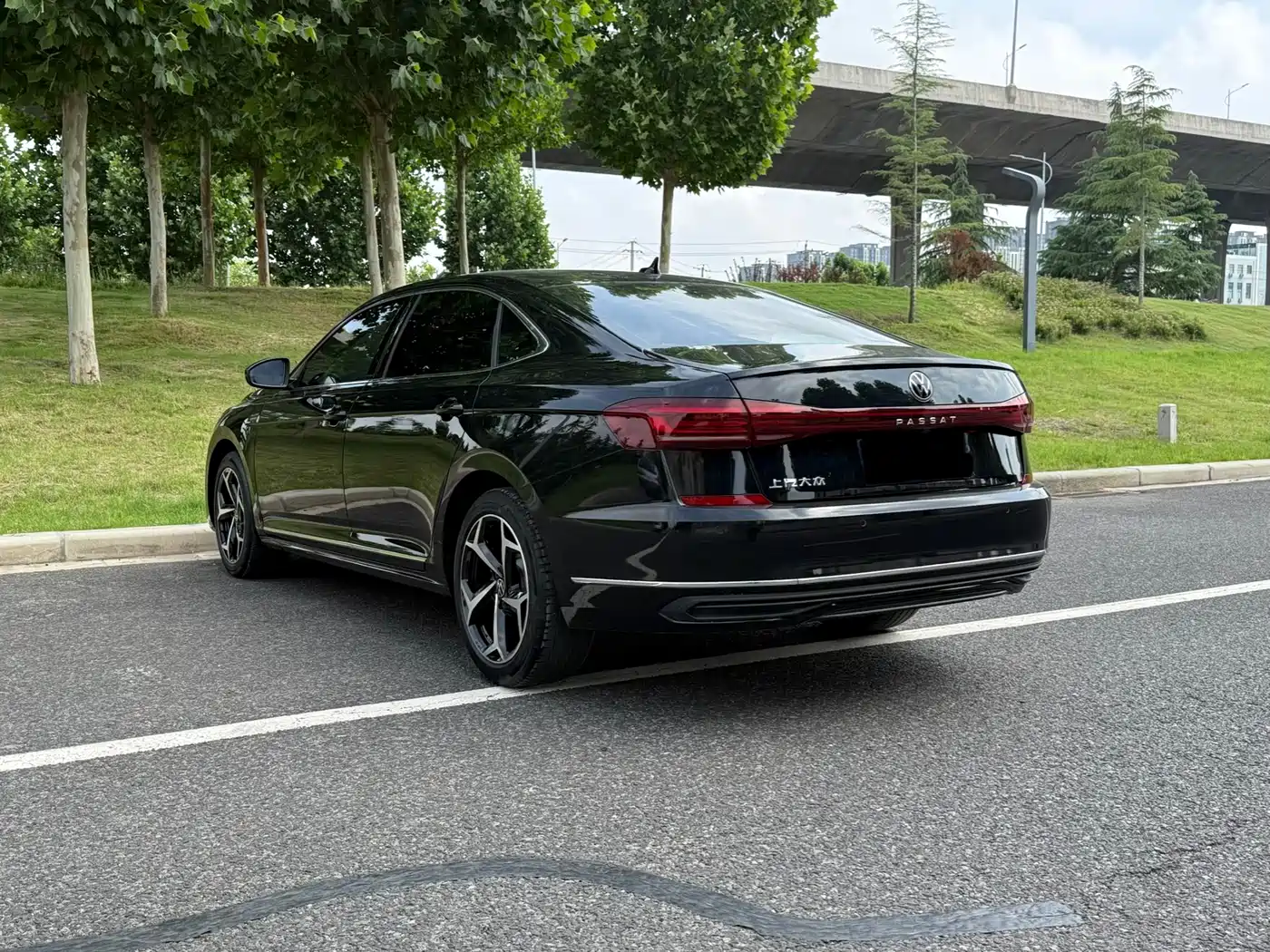 Volkswagen Passat 2024 330TSI Starlight Elite Edition фото 9
