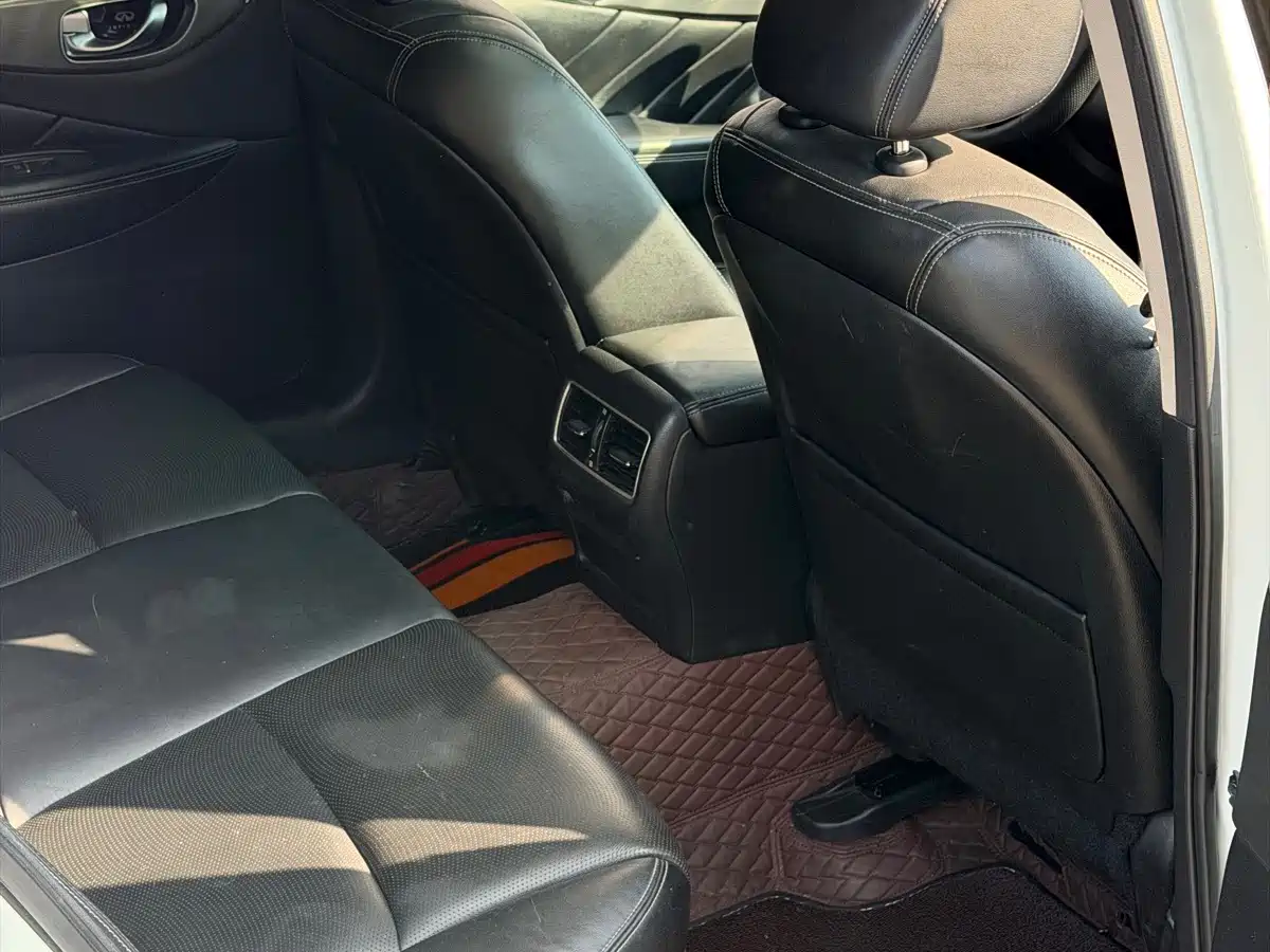 Фото 21 - Infiniti Q50L