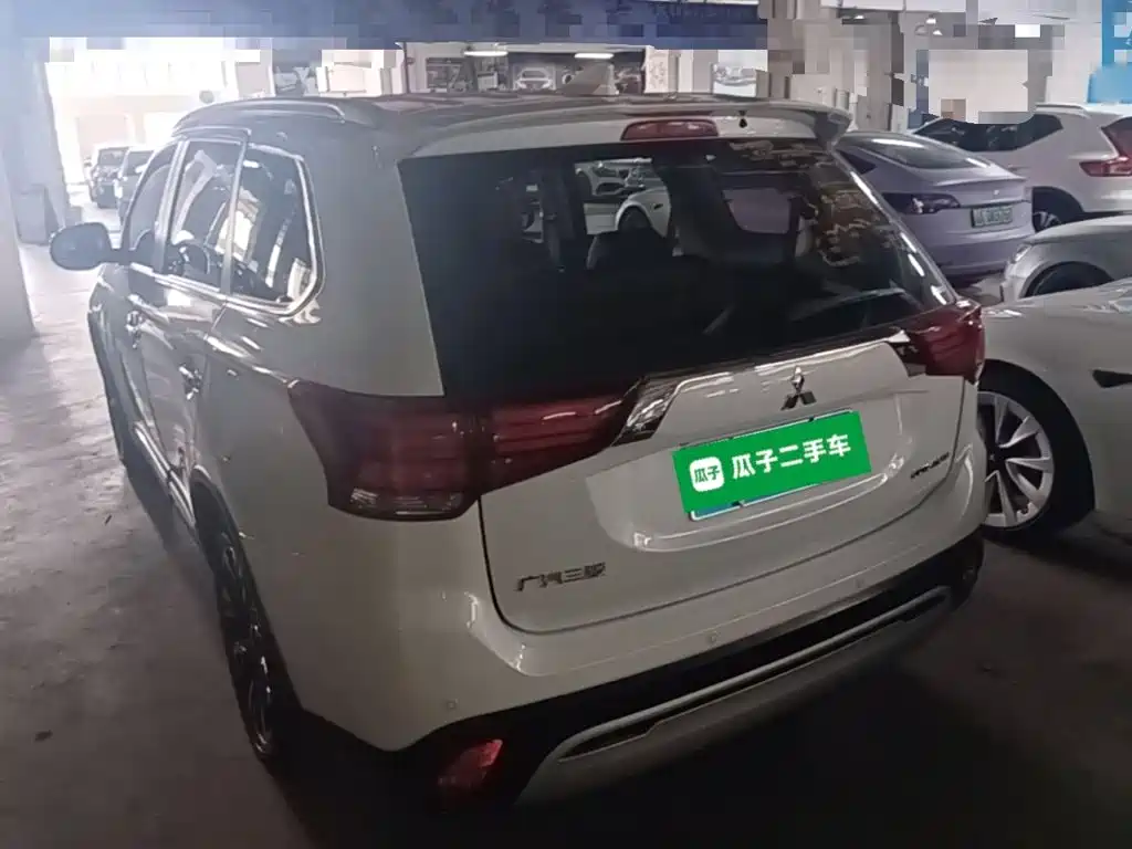 MITSUBISHI OUTLANDER