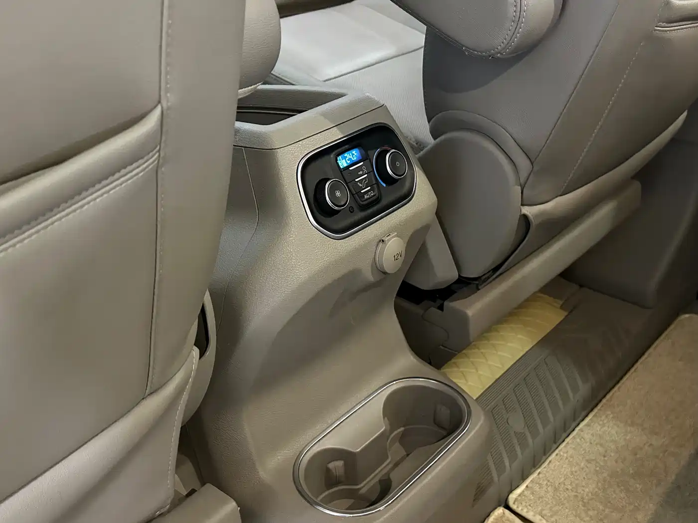 Ford Tourneo 2016 2.0T Manual Elite Edition фото 16