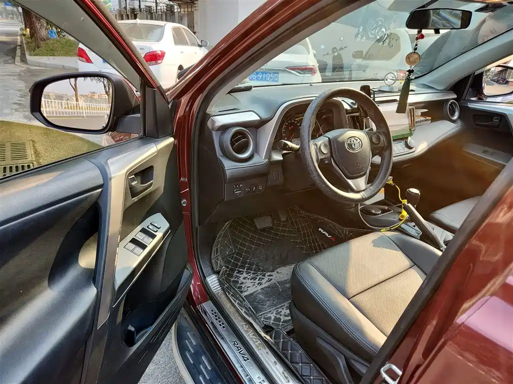 Toyota RAV4 Rongfang 2016 2.0L CVT 2WD Trend (China V) фото 14