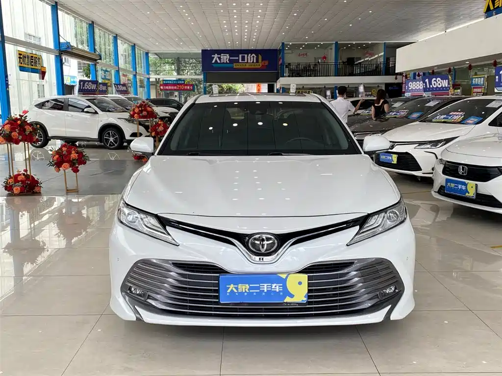 Toyota Camry 2019 2.0G Luxury (China V) фото 2