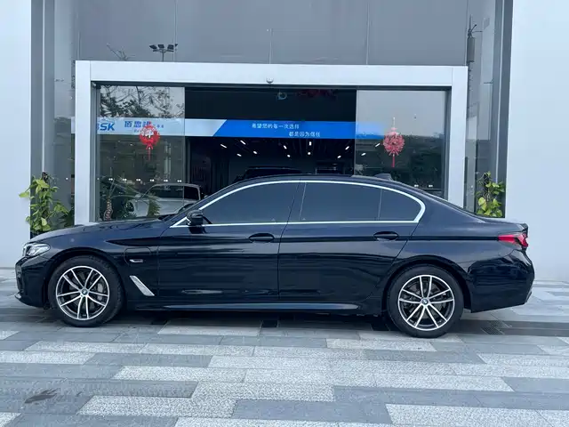 BMW 5 Series New Energy 2022 535Le Pioneer M Sport Package — фото 3