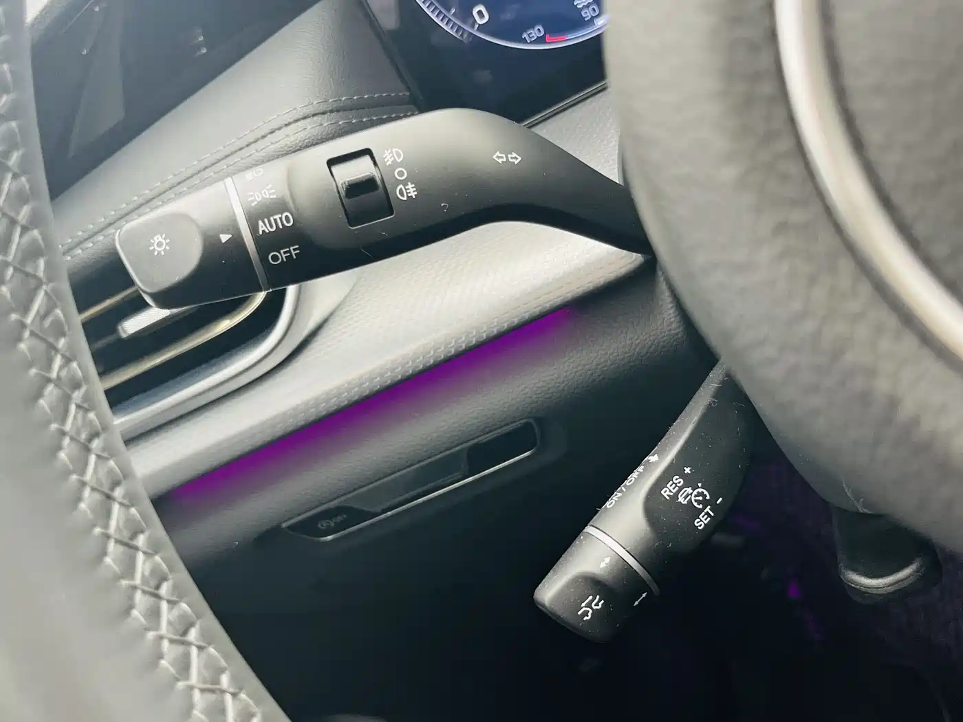 Hongqi H5 2024 2.0T Automatic Smart Connect Flag Smooth Edition фото 9
