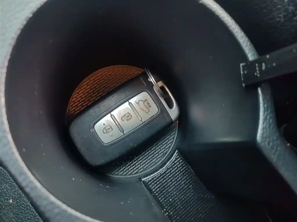 Hyundai Veloster 2012 1.6T Automatic Luxury фото 18