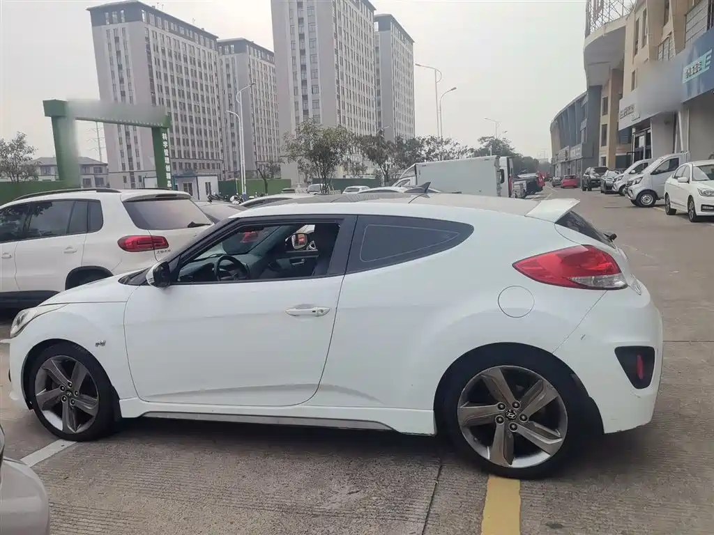 Hyundai Veloster 2012 1.6T Automatic Luxury фото 4