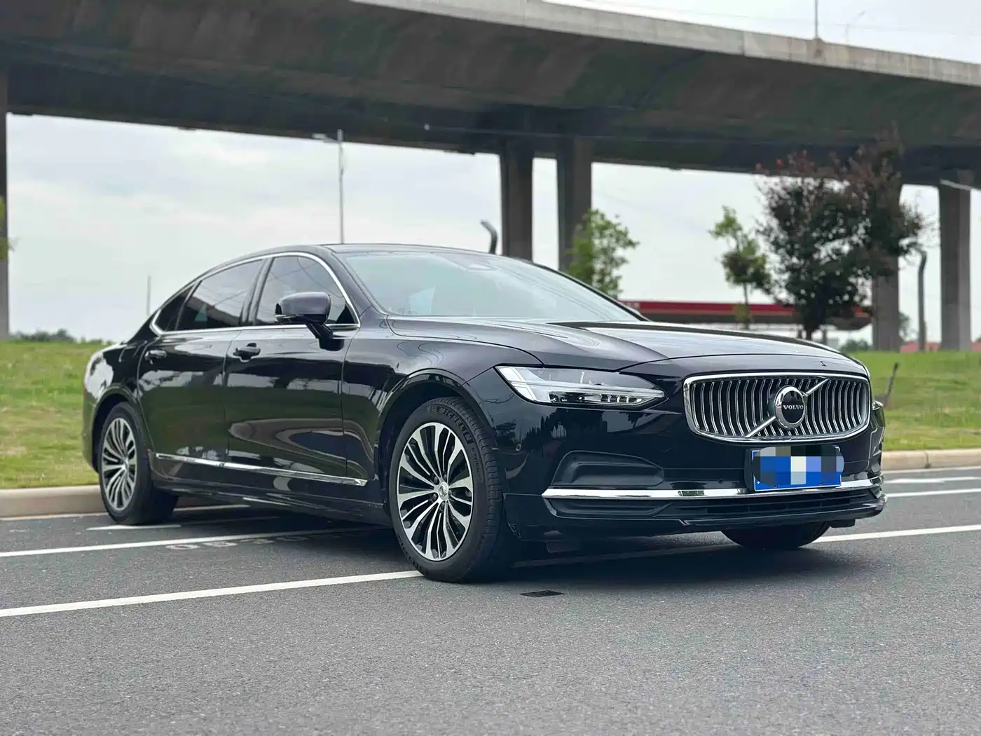 Volvo S90 2024 B5 Momentum Luxury Edition фото 3