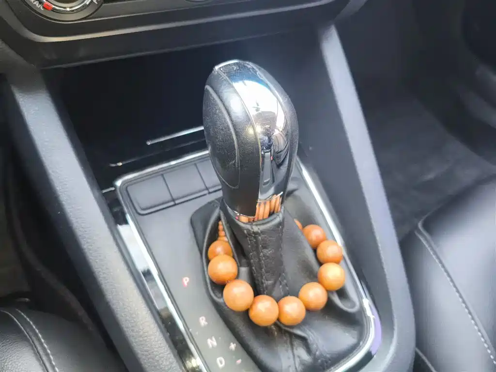 Volkswagen Sagitar 2015 1.6L Automatic Comfort фото 7