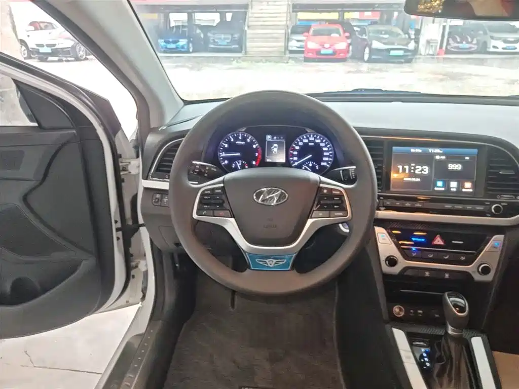 Hyundai Elantra 2016 Model 1.6L Automatic Smart Elite фото 11