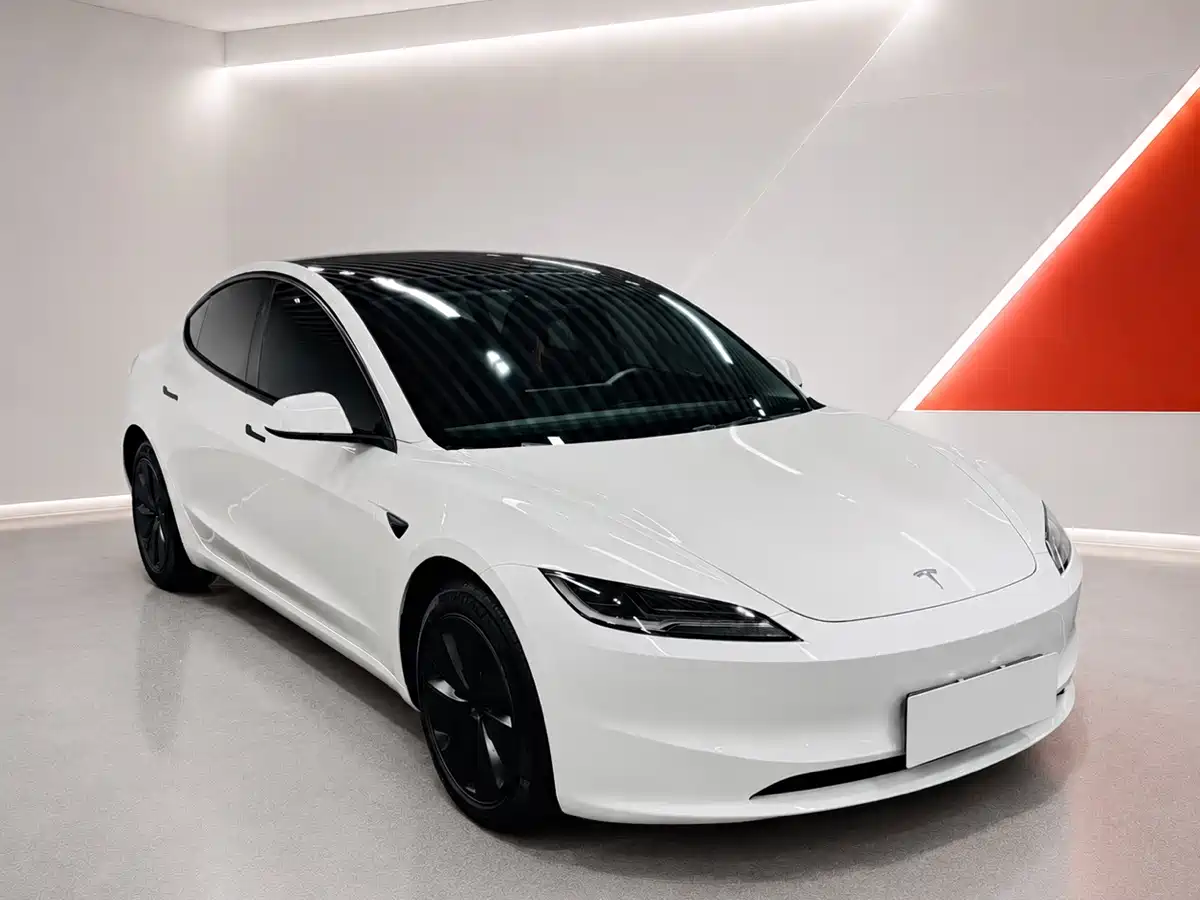 Tesla Model 3 2025