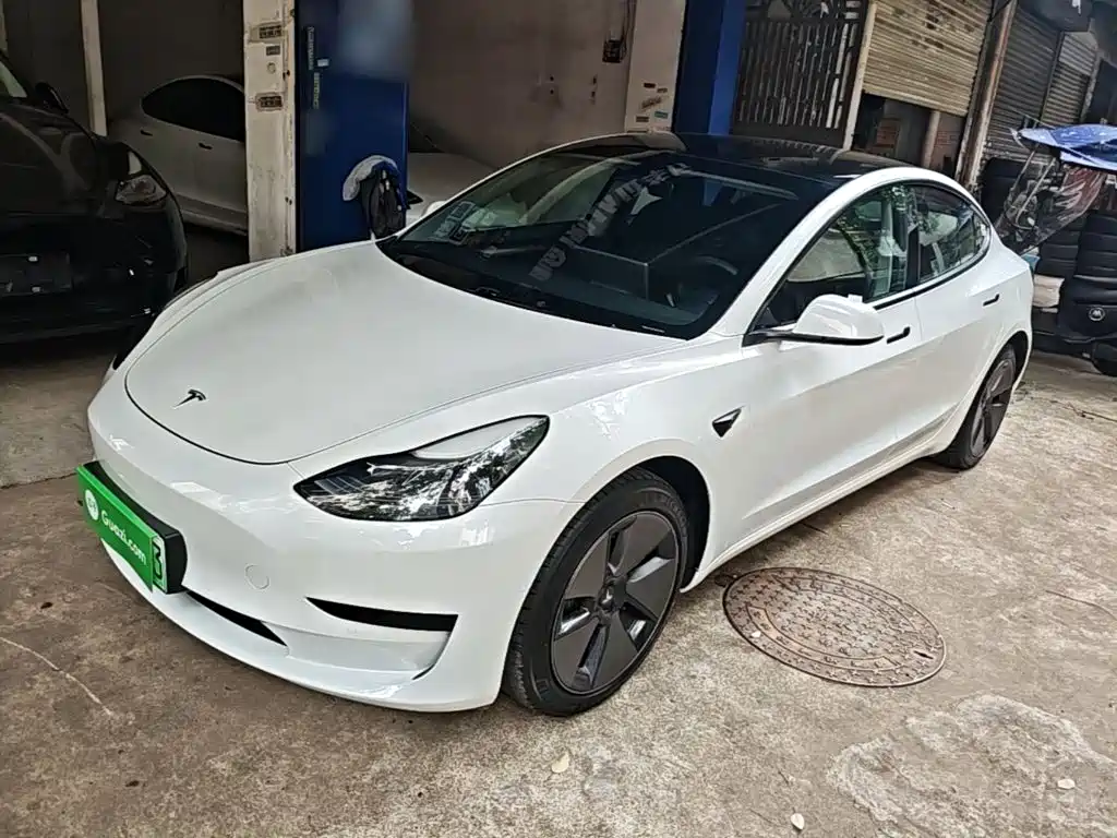 Фото 2 - Tesla Model 3
