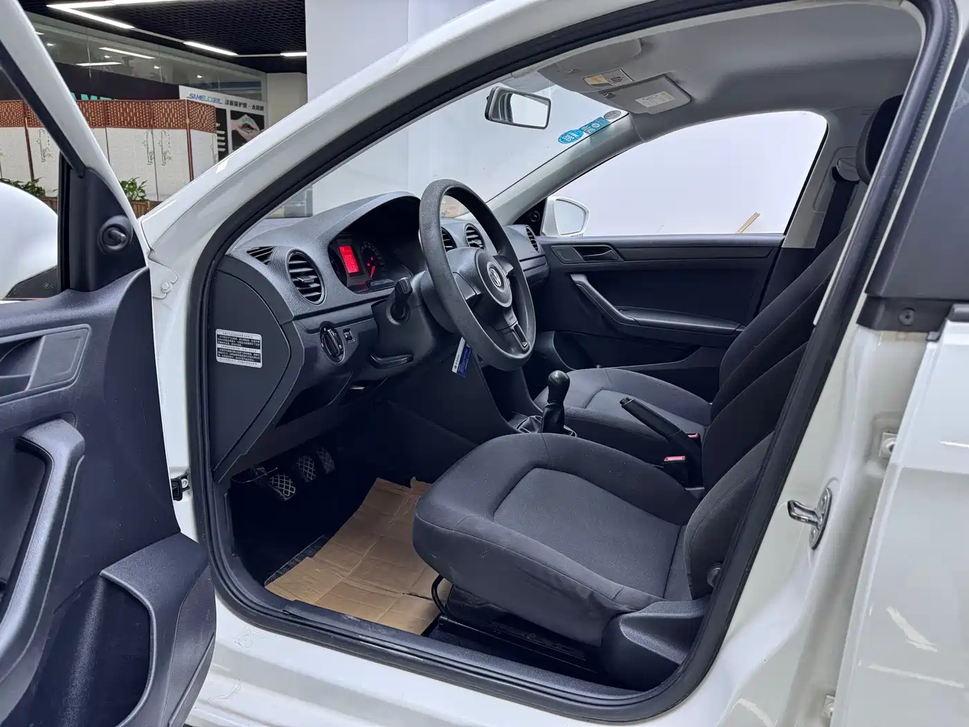 Volkswagen Jetta 2015 1.6L Manual Trend фото 4