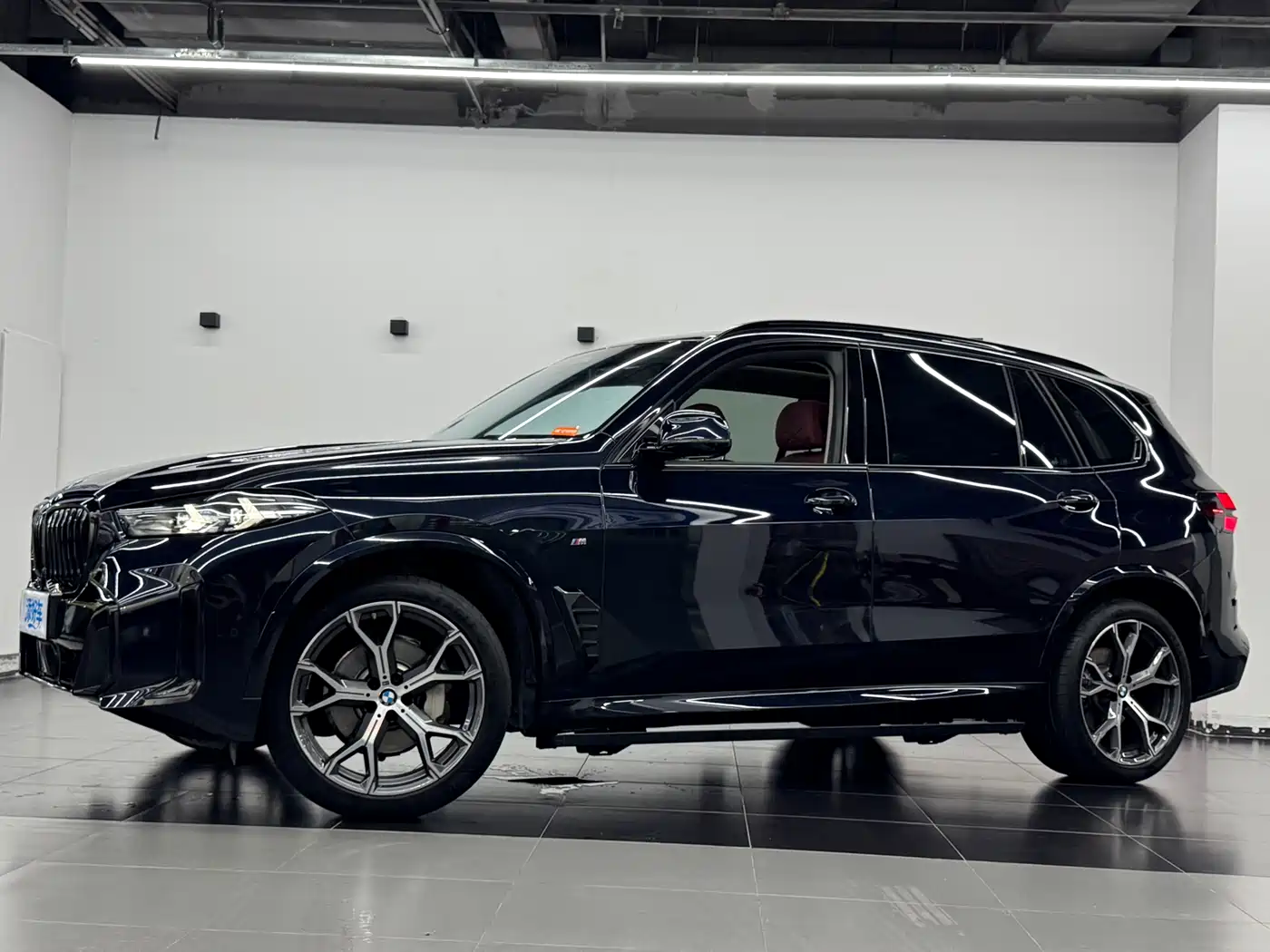 BMW X5 2023 xDrive 30Li Premium M Sport Black Night Package