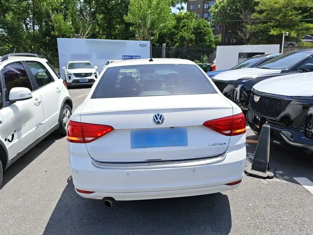 Volkswagen Lavida 2017 1.6L Automatic Comfort Edition фото 6