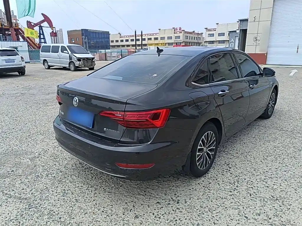 VOLKSWAGEN SAGITAR