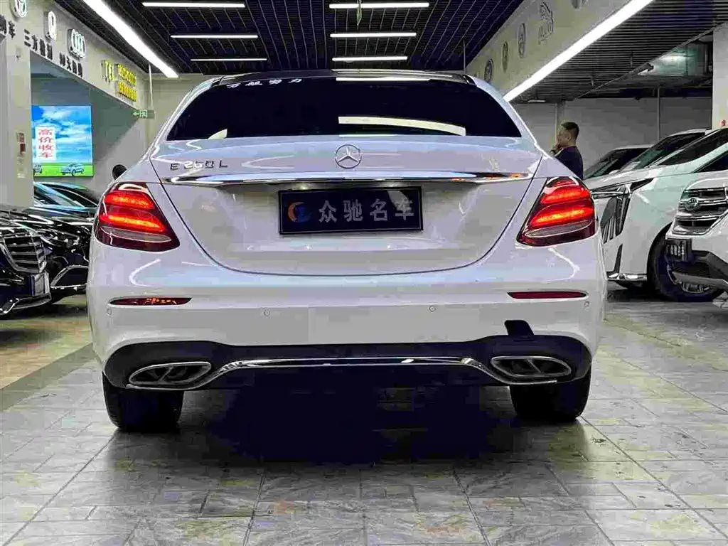 Фото 8 - Mercedes-Benz E-Class