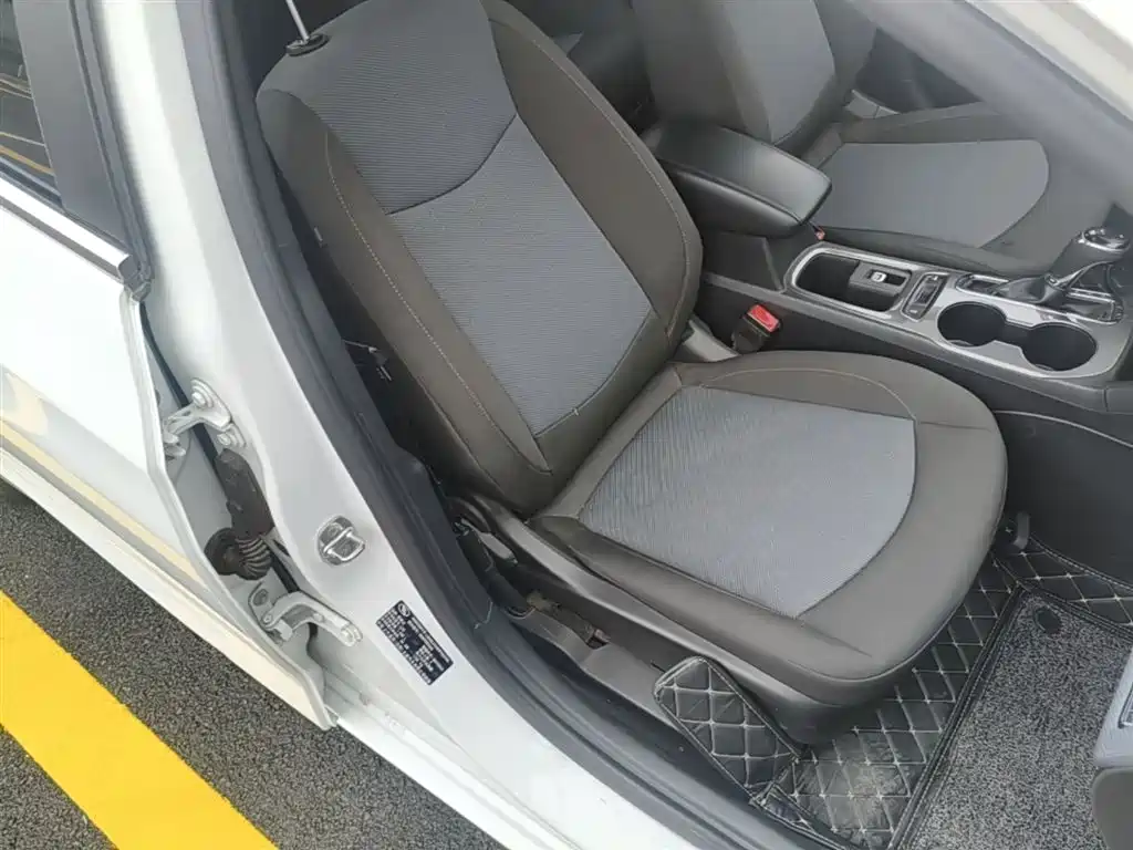 Chevrolet Cruze 2017 1.5L Automatic Pioneer Sunroof фото 25