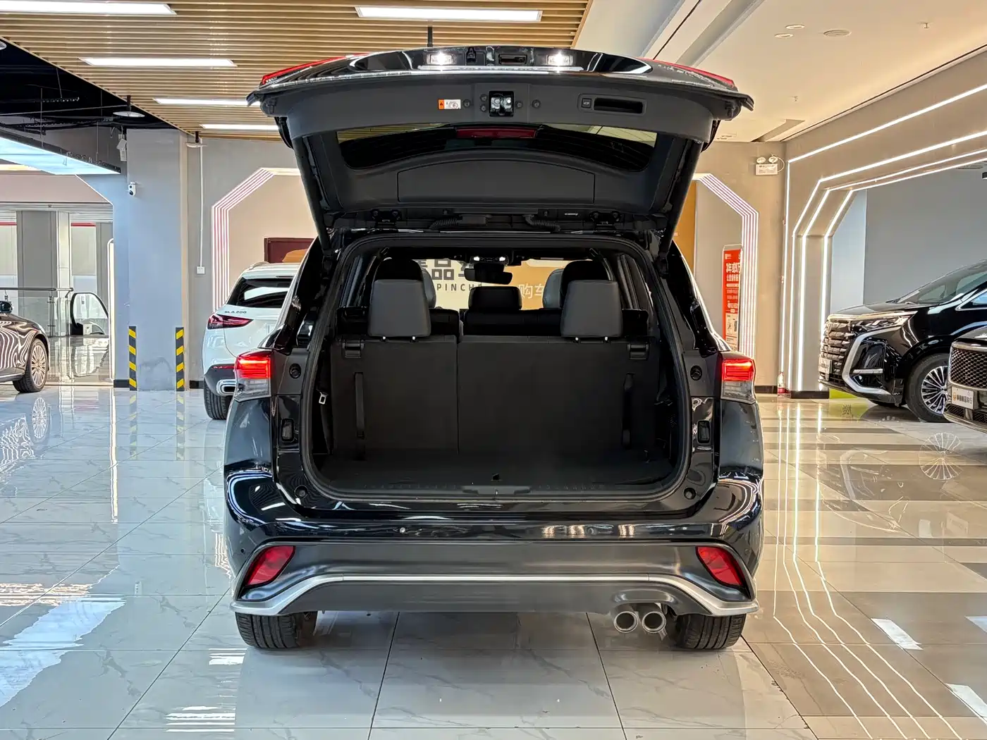 Toyota Crown Kluger 2023 2.5L HEV AWD Premium Edition фото 19