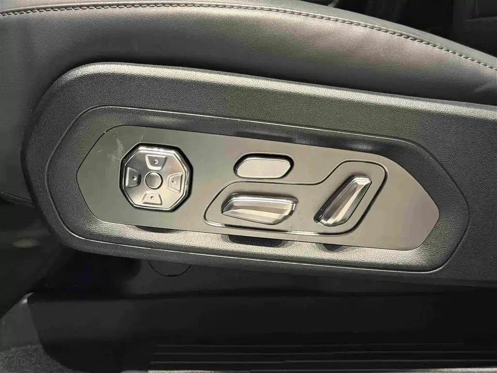 Fang Cheng Bao Leopard 8 2025 2025 Zhiyong Flagship 6-Seater