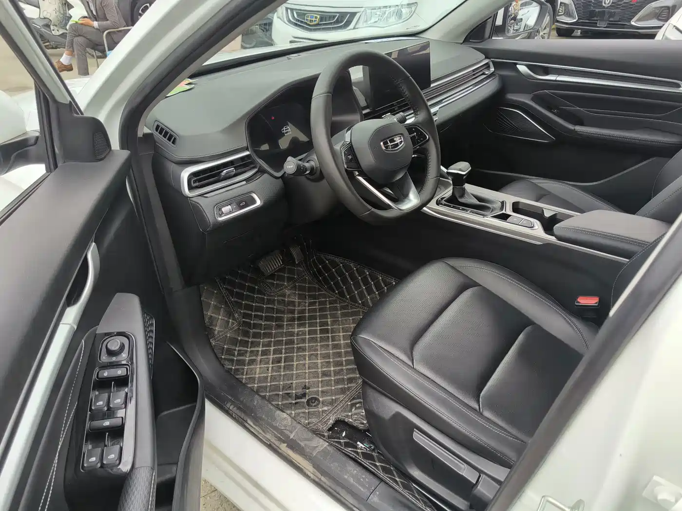 Фото 4 - Geely Emgrand
