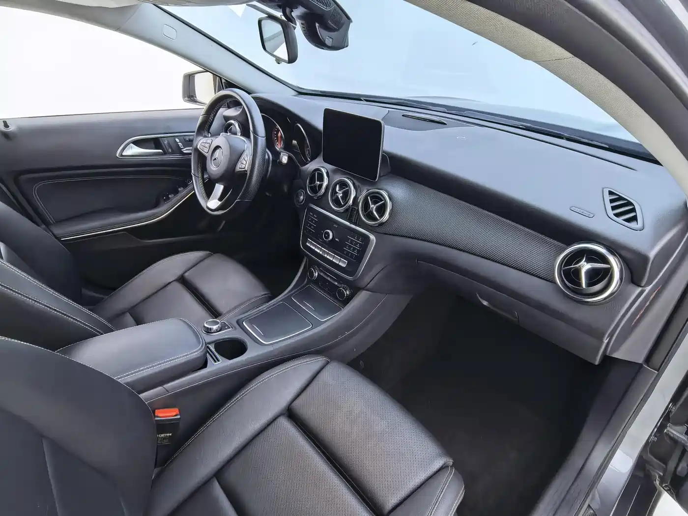 Mercedes-Benz GLA 2018 GLA 200 Dynamic фото 10