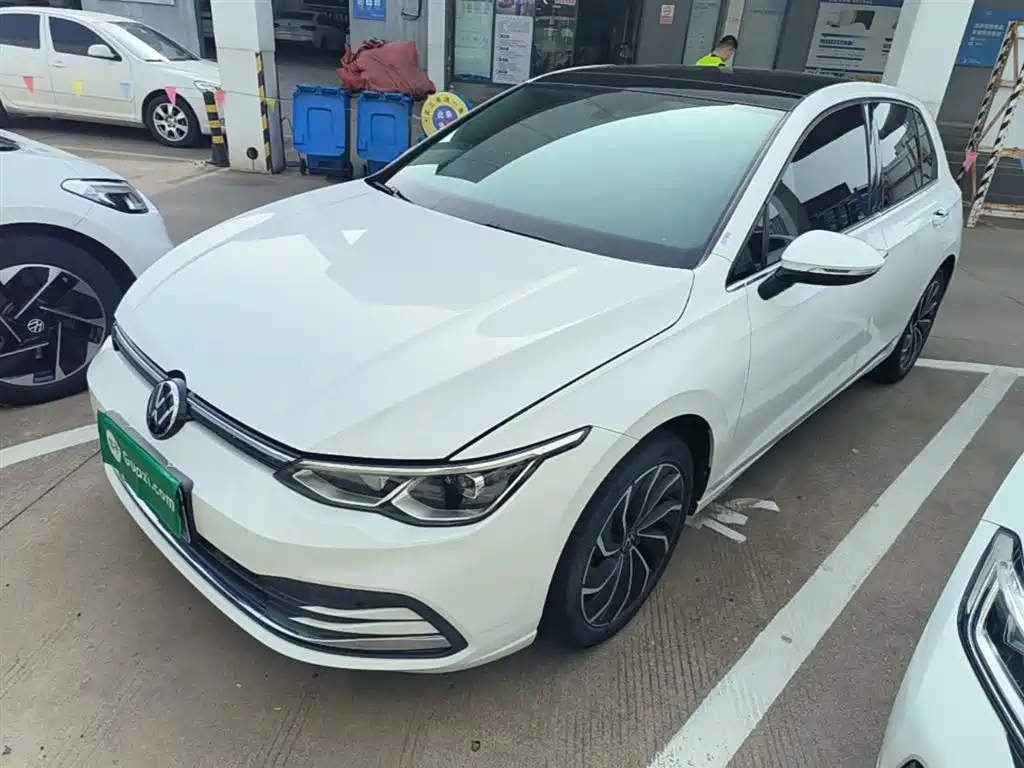 VOLKSWAGEN GOLF