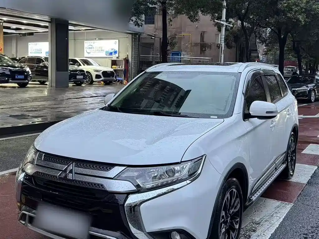 MITSUBISHI OUTLANDER