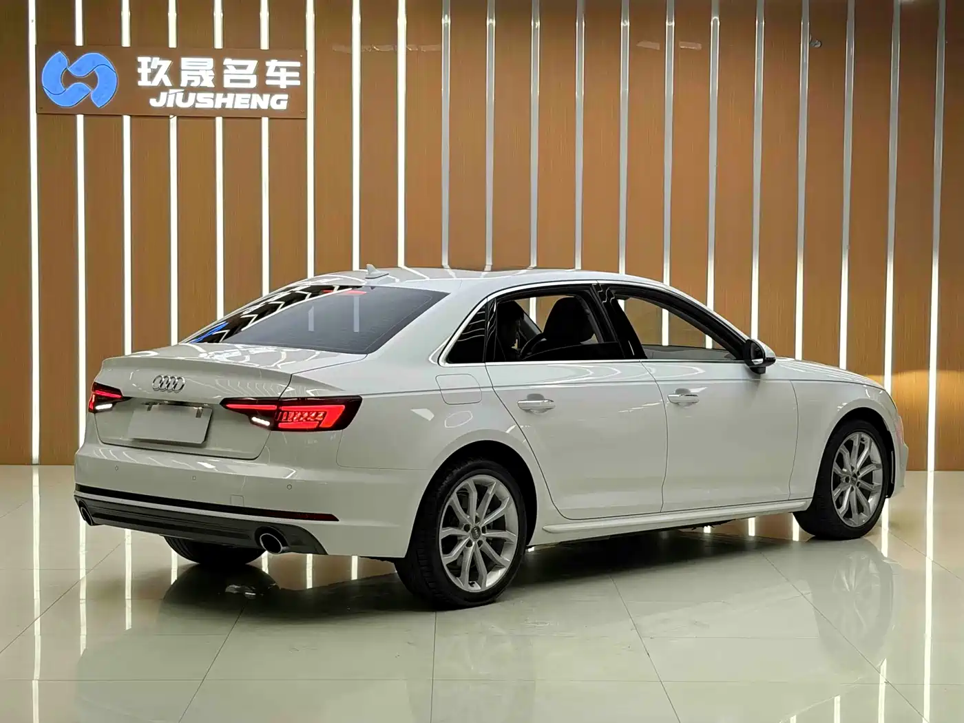 Audi A4L 2018 30th Anniversary 40 TFSI Fashion фото 5